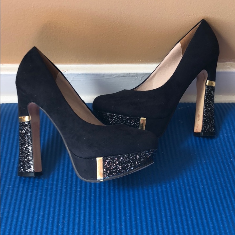 Black faux suede with sparkle & gold heel sz 6
